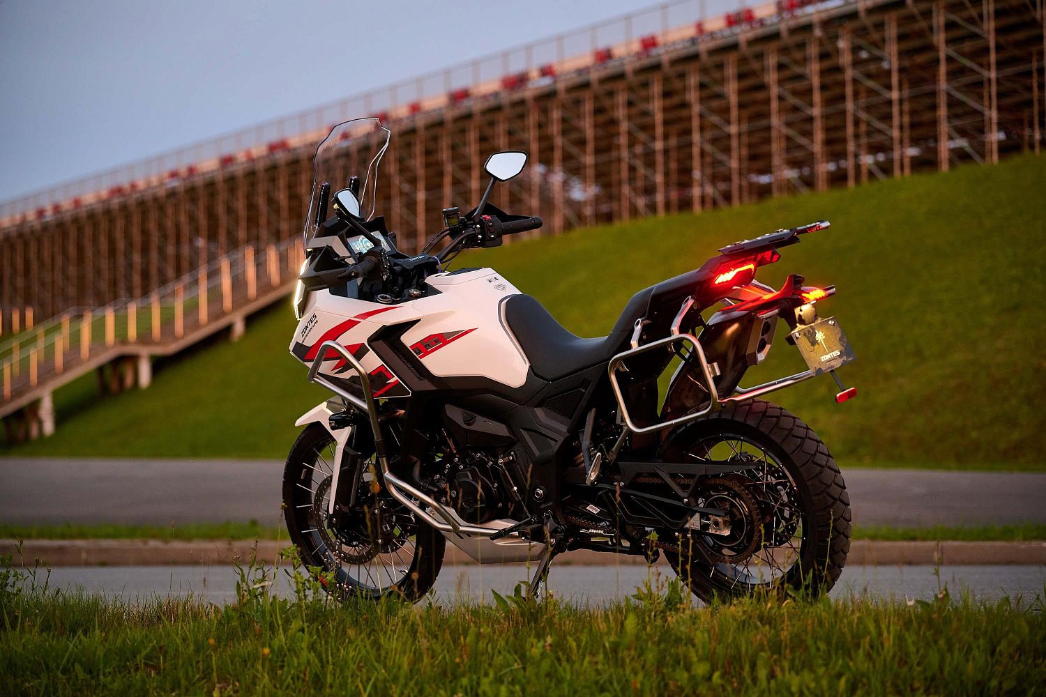 Мотоцикл ZONTES ZT703-F TOUR 21/18